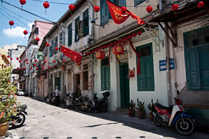 Улица в Куала-Лумпуре, украшенная к Китайскому Новому Году